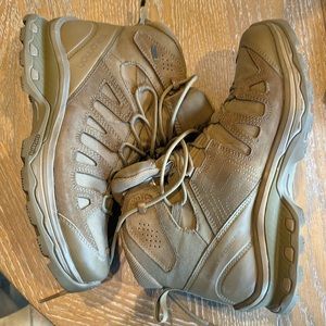 Like new boots worn once for a few hours